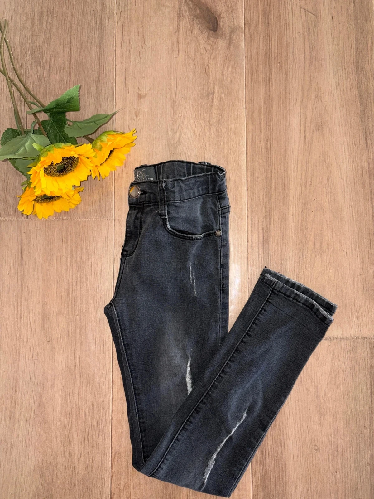Jeans effet destroy gris FPC taille 10 ans